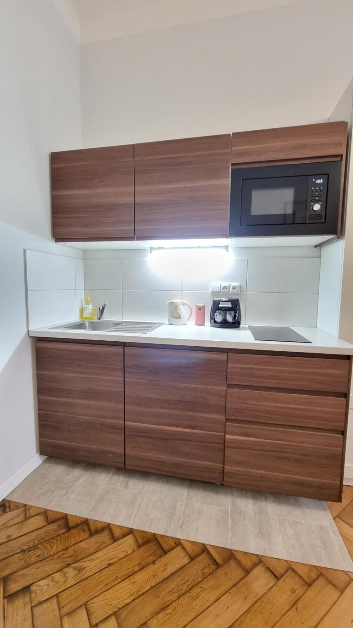 Finnem Rentals Florenc Praga Esterno foto